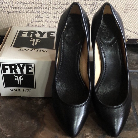 Frye Shoes - Frye Regina black leather pumps